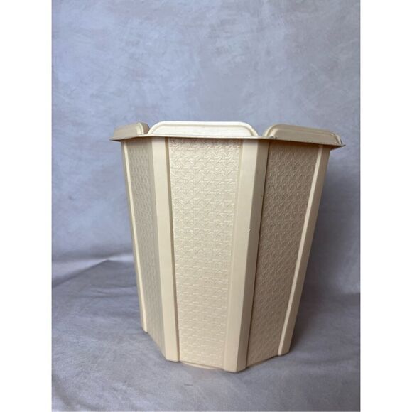 Vintage Rubbermaid Trashcan Waste Bin - Picture 3 of 8